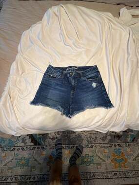 Universal Thread Womens Denim Distressed Frayed Hem Blue Jean Shorts Size 6/28R